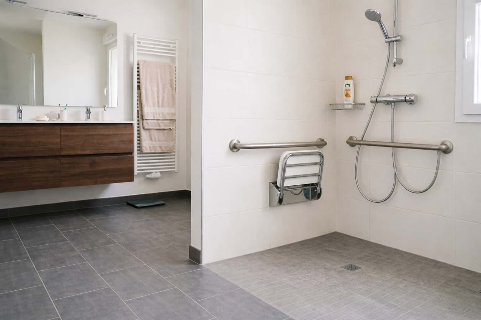Comment sécuriser une douche et éviter les chutes ?